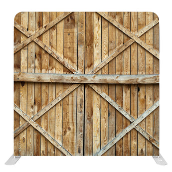 Houten achterwand scherm met verticale planken en diagonale latten patroon